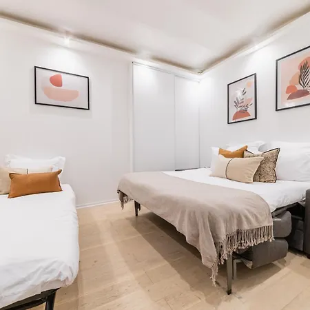 Imhost 8 - Lovely At St Michel-notre Dame